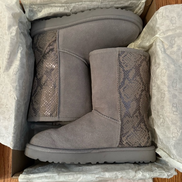 Grey Snake Print Uggs - Picture 4 of 4